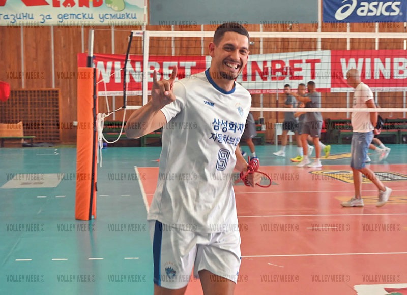 Branimir Grozdanov debutează pentru Dinamo București în Bulgaria