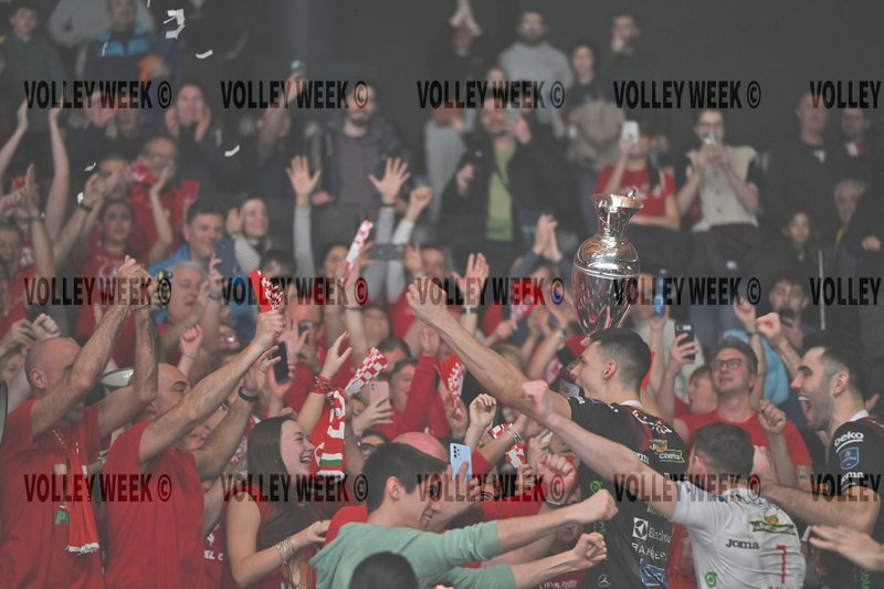 1279/nikolov1.jpg.jpg Image