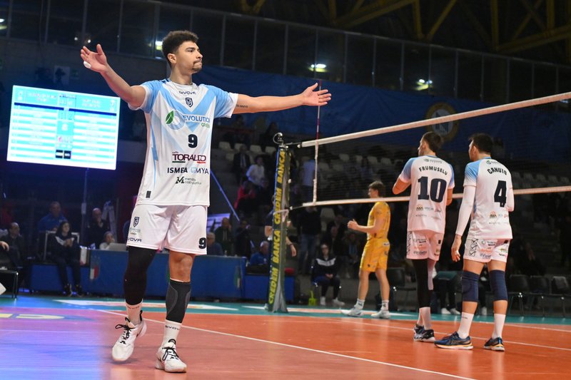 1620/EZ8_9613.jpg Image