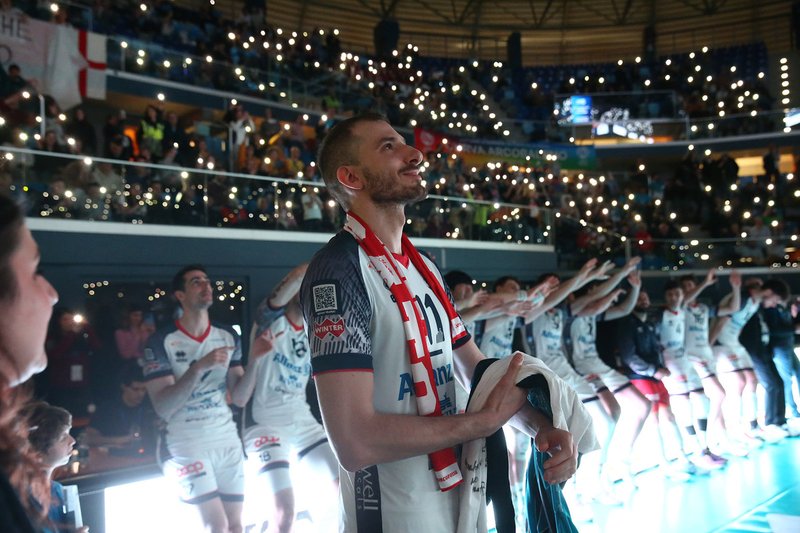 1623/Milano_Piano_luci.jpeg Image