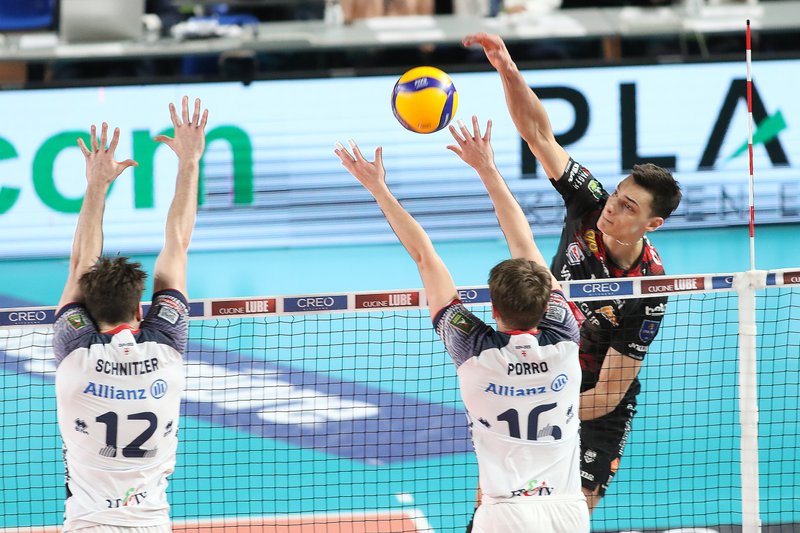 1828/8I4A3573.jpg Image