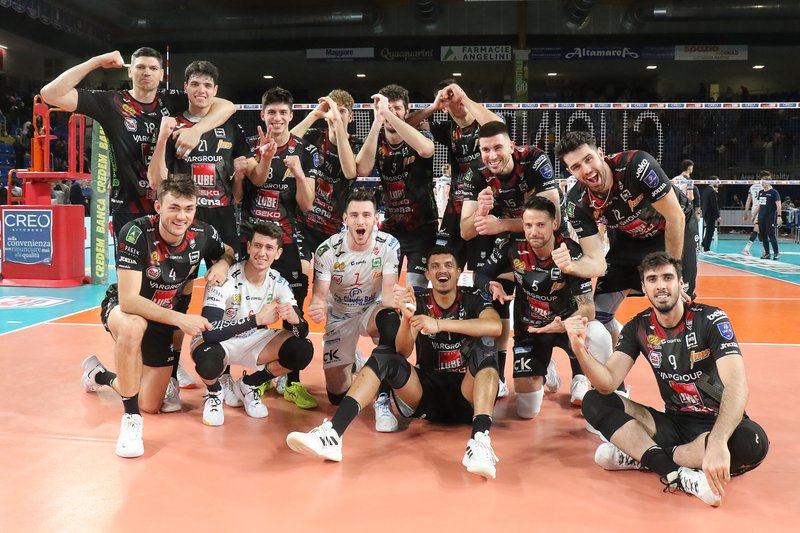 1828/8I4A3824.jpg Image