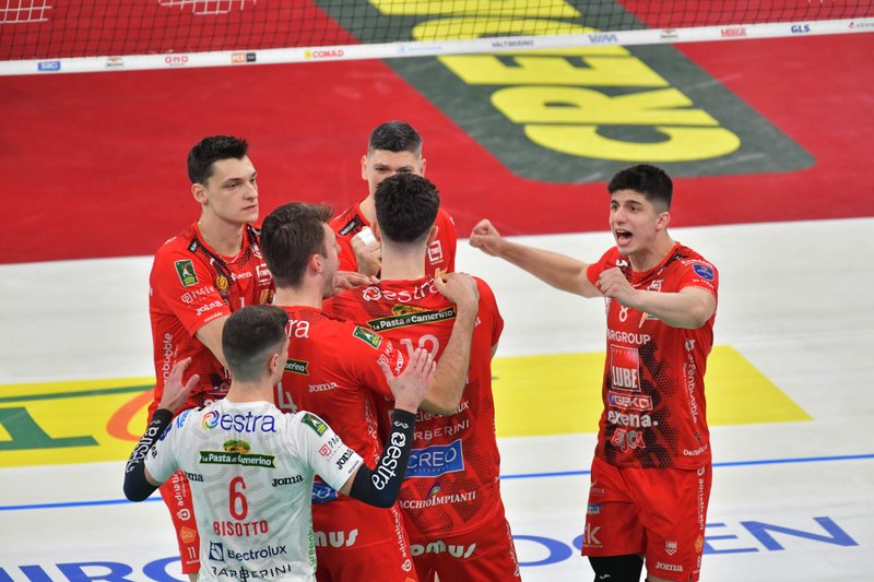 1950/BENDA-250405-202054-8875-.jpg Image