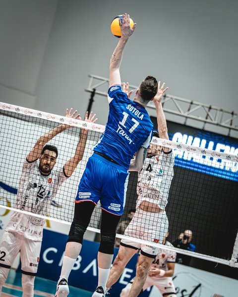 1982/GoBar4iXwAEQZ9D.jpg Image