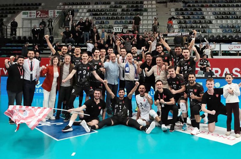 1982/GoBnhkQWcAAxvg0.jpg Image