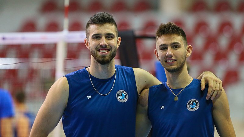 1983/F_465e455ed4.jpg Image