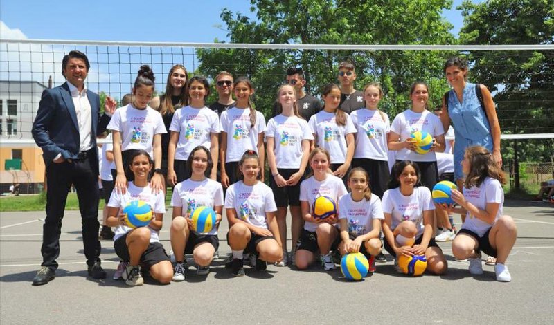 2063/991-ratio-s-volejbol-na-uchilishte.jpg Image