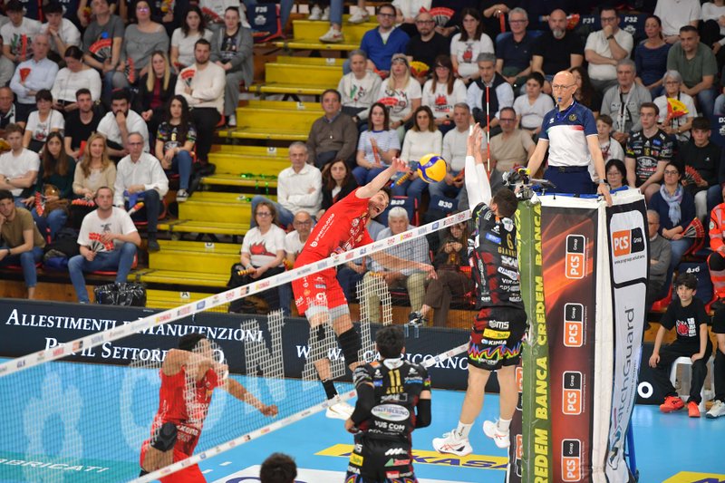 2160/BENDA-250424-201849-1108-.jpg Image