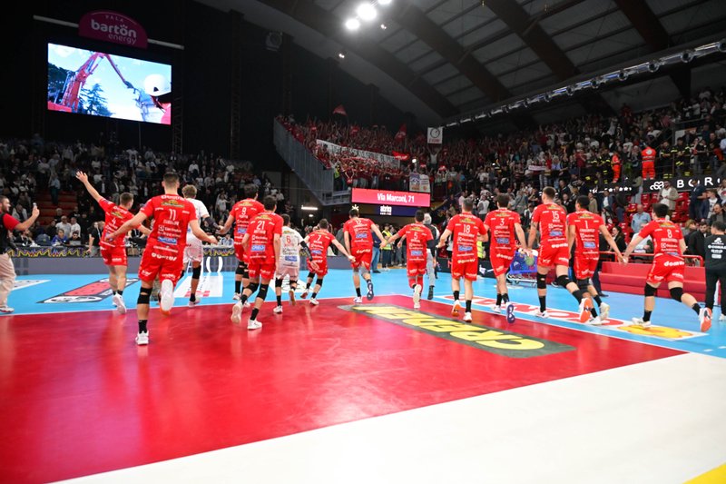 2160/BENDA-250424-220023-60320-.jpg Image