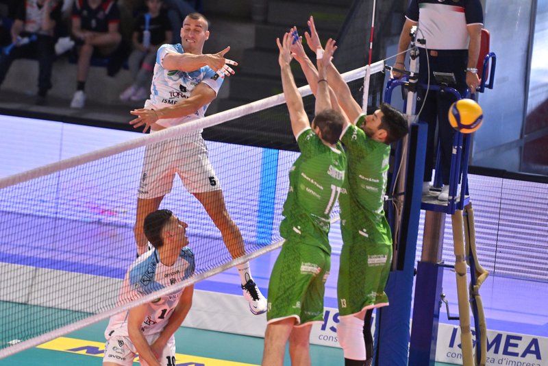 2233/EZ8_7327.jpg Image