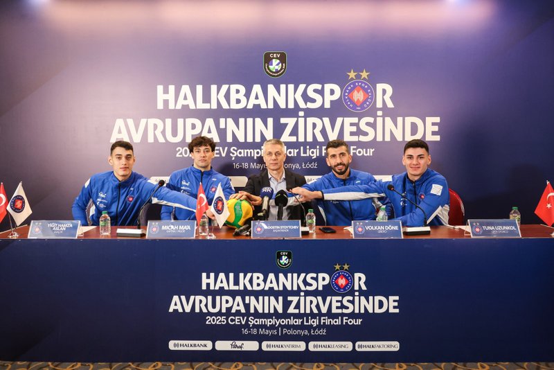 2291/GqgsC0CXEAAwHsX.jpg Image