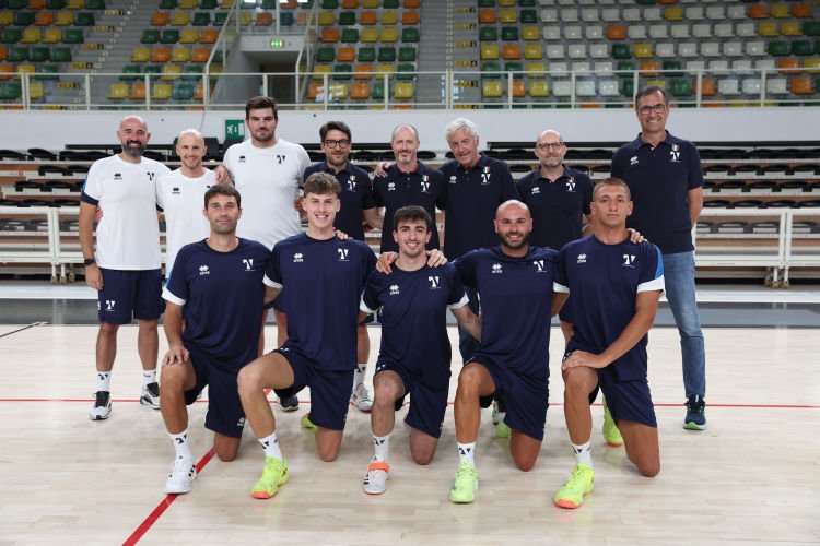 3155/19082025squadra.jpg Image