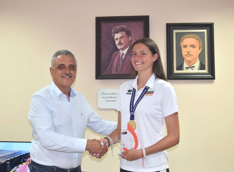 367/454323041_122155775042245768_386090954653170721_n.jpg Image