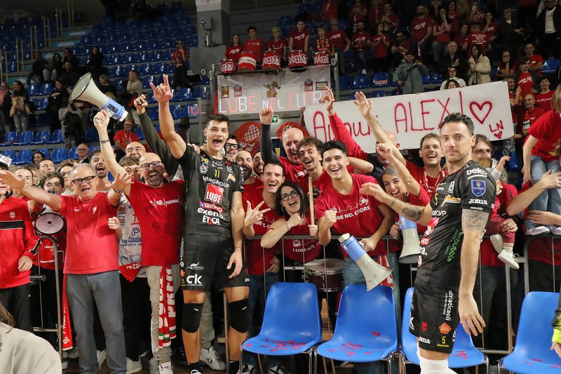 4258/8I4A1935.jpg Image