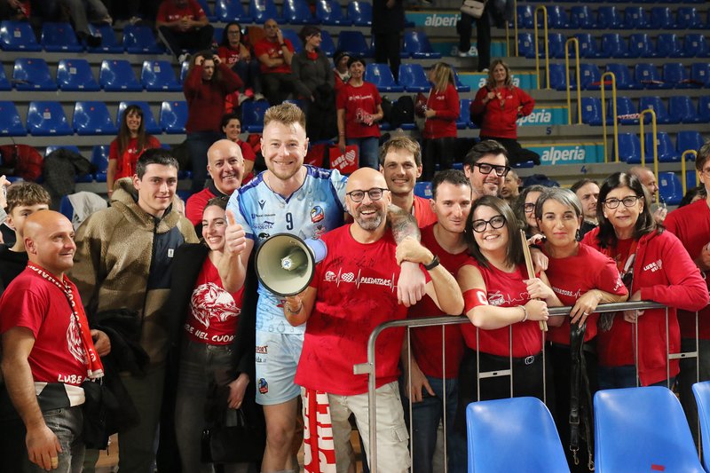 4258/8I4A1965.jpg Image