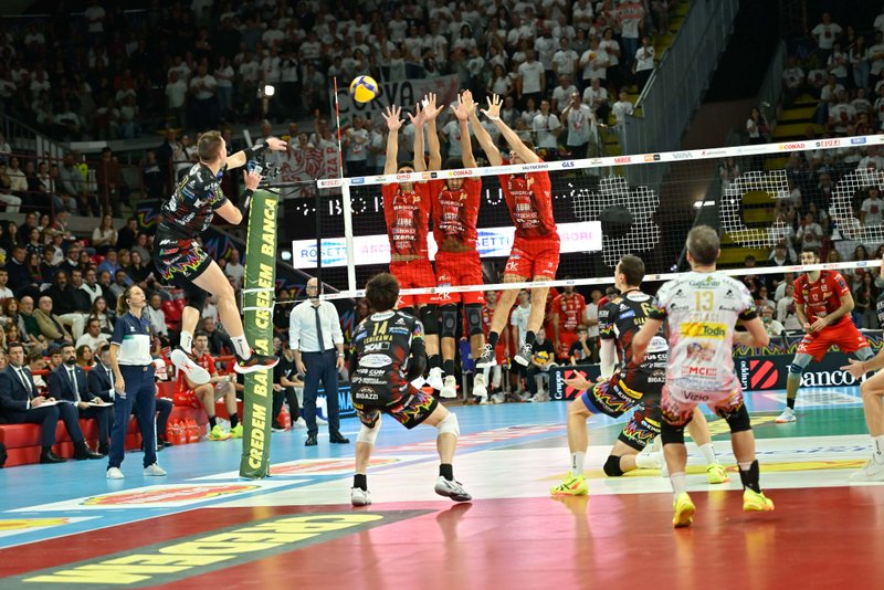 751/BENDA-241103-213656-61759-.jpg Image